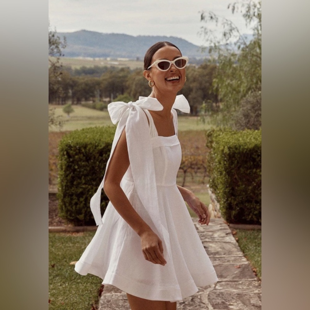 DISSH AISLE WHITE LINEN BOW MINI DRESS